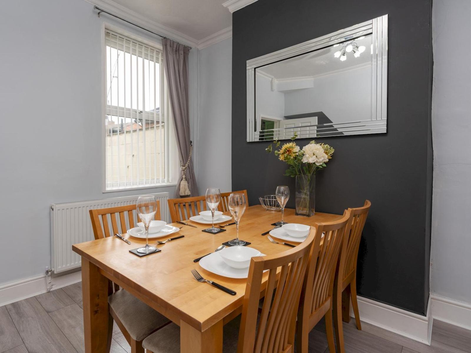 Pass The Keys Ruiskin St - Liverpool Kirkdale Terrace Sleeps 5 Parking Villa Exterior foto