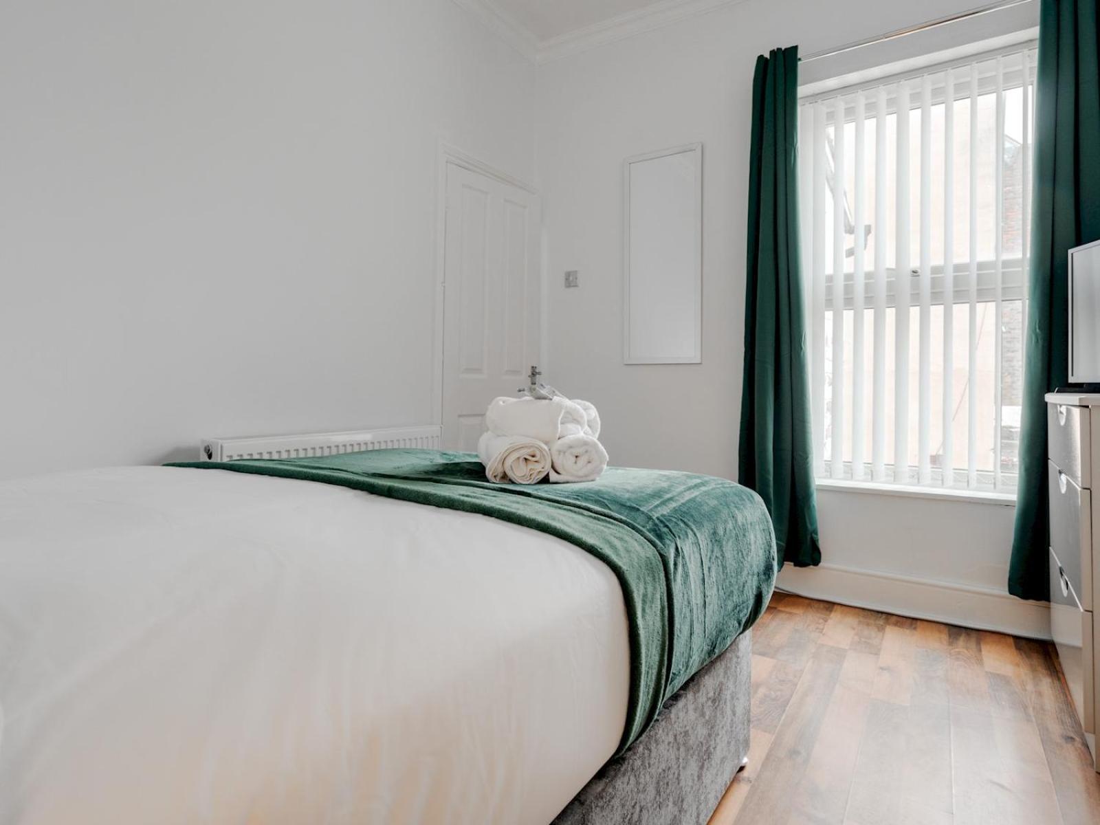 Pass The Keys Ruiskin St - Liverpool Kirkdale Terrace Sleeps 5 Parking Villa Exterior foto